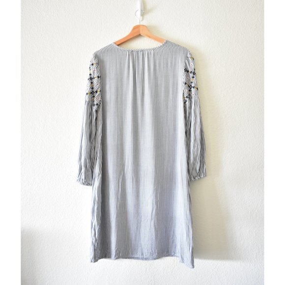 Old Navy Embroidered Tassel Tie Tunic Dress - Picture 5 of 9